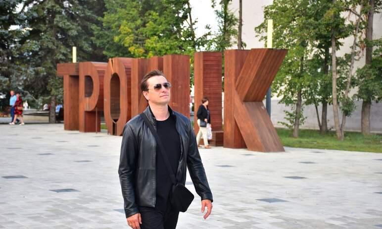 Известный российский актер Сергей Безруков побывал на экскурсии по городу Троицк