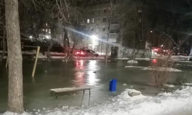 В центре Копейска (Челябинская область) случился «вселенский потоп» - из-за того, что вторые сутк