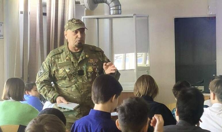 Представитель «Боевого братства» Андрей Нестеров провел урок мужества в СОШ №5 Ч