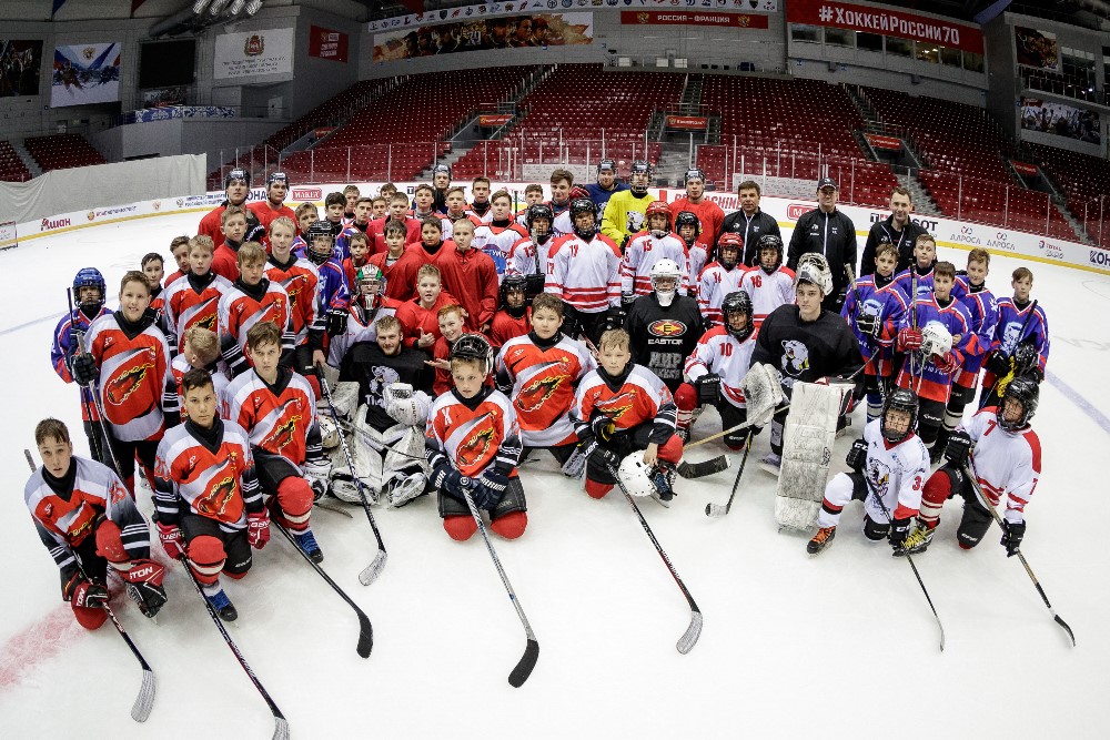 Детские хк. Челябинск хоккейная команда трактор дети. Детский хоккей. Хоккей команда. Детские хоккейные команды.