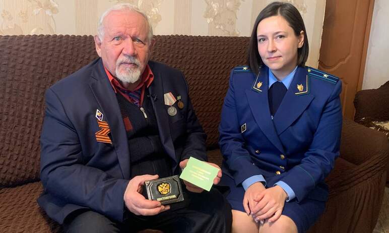 Пожилому челябинцу в преддверии годовщины полного освобождения северной столицы, которое Россия о