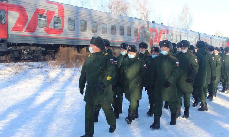 Челябинская область сегодня, седьмого декабря, проводила в армию большую команду призывников: с о