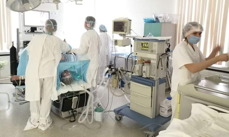 Врачи Челябинской областной клинической больницы провели уникальную операцию по родоразрешению от
