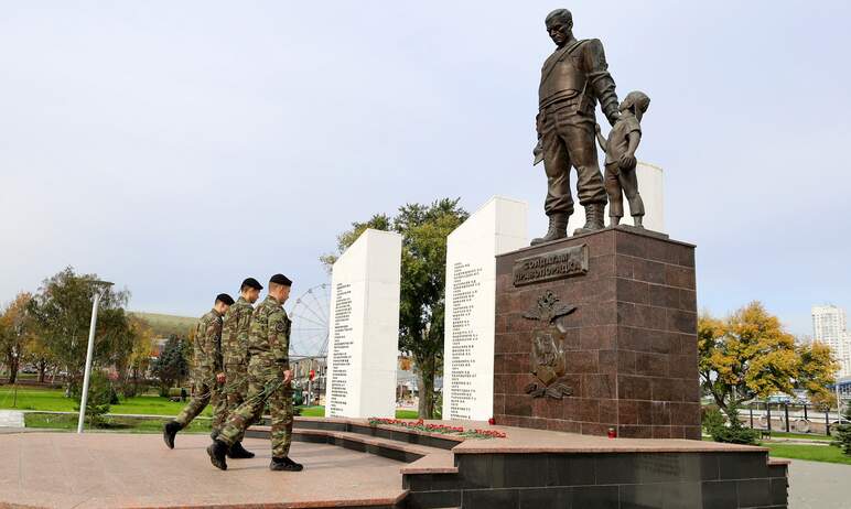 В Челябинске работники регионального ГУФСИН почтили память погибших при исполнении служебных
