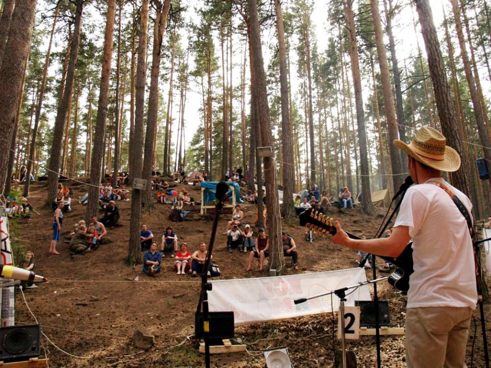 «Мы специально провели оргкомитет на месте, где будет фестиваль, – приехали на ильменскую поляну,