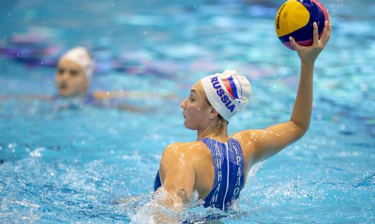 В Златоусте (Челябинская область) продолжается Кубок России по водному поло среди женских команд.