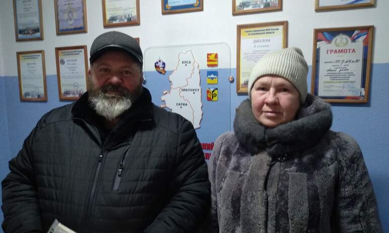 В Златоусте (Челябинская область) сотрудники ДПС спасли людей на пожаре. Они вовремя заметили воз