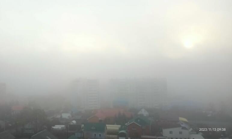 В понедельник, 13 ноября, часть районов Челябинска накрыло густым туманом. Видимость на дорогах з