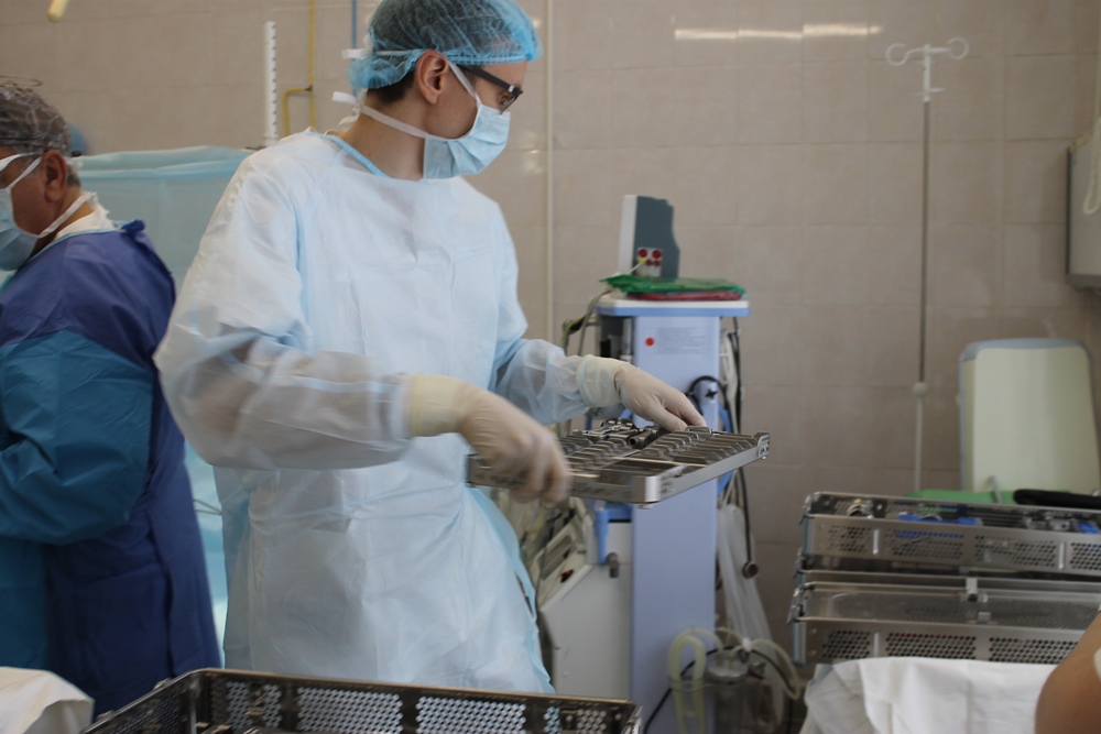 Ортопеды Челябинской областной клинической больницы освоили оксфордскую технологию восстановления