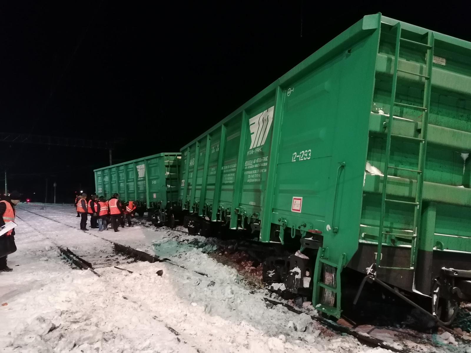 Волгоград сход вагонов. Сход вагонов Красноярская железная дорога. Сход вагонов Джиктанда - Талдан. ДВЖД сход вагонов.