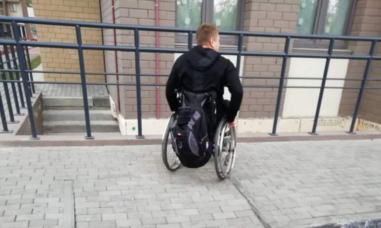 Инвалид-колясочник 