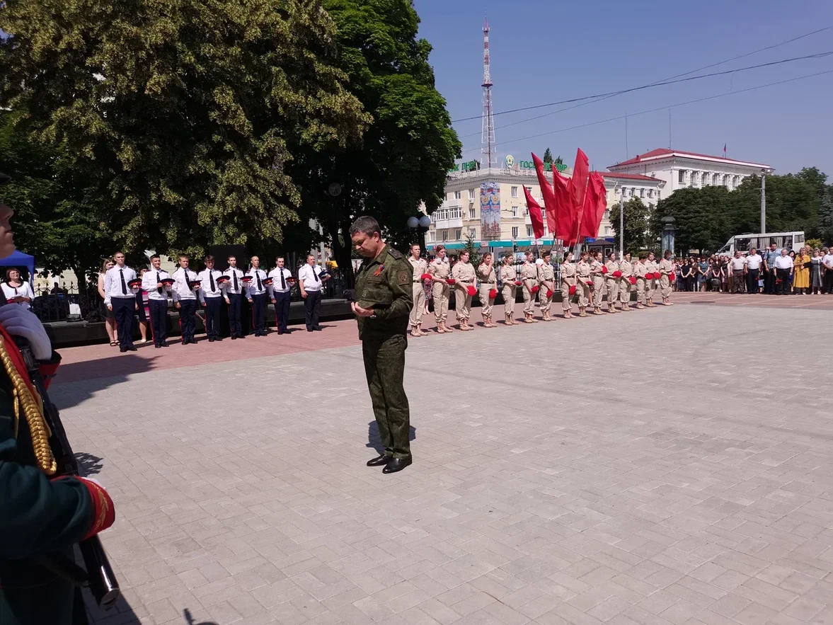 В Луганске почтили память всех, кто погиб в годы Великой Отечественной войны.

Мероприят
