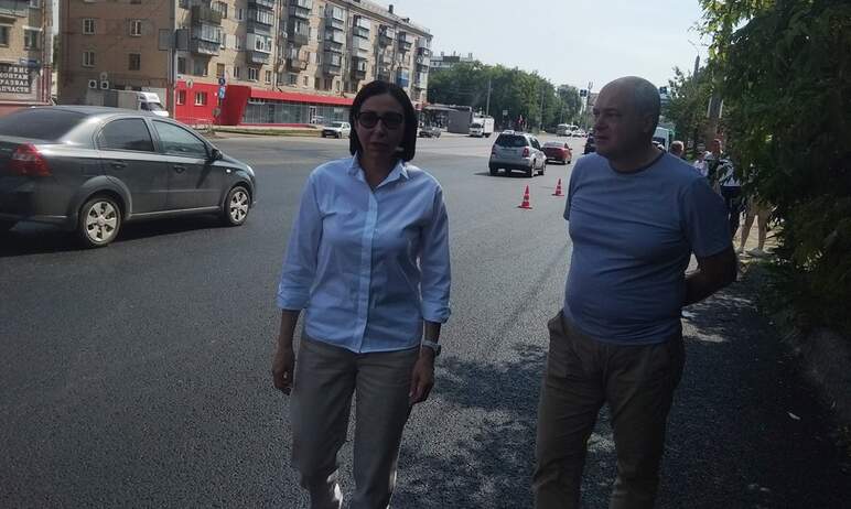 Глава Челябинска Наталья Котова сегодня, 12 июля, вышла с инспекцией на дороги города. Ее интерес