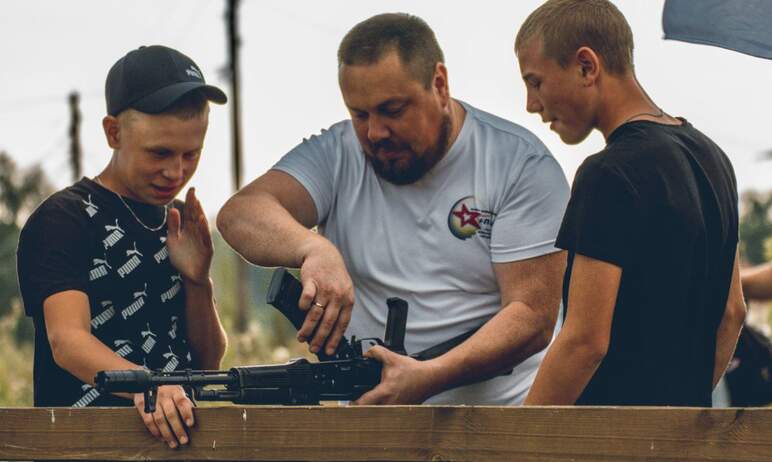 В Челябинской области представители «Боевого братства» и «Альфы» учили подростков выживать в крит