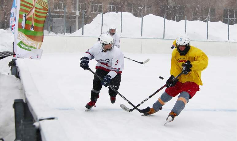 В Магнитогорске (Челябинская область) подвели итоги XXIII турнира по хоккею среди дворовых команд