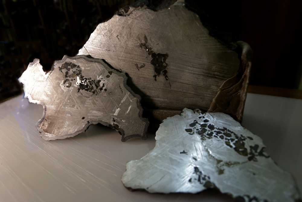 Напомним, что падения метеоритов на Южном Урале наблюдались и раньше. В коллекции выставки «Косми