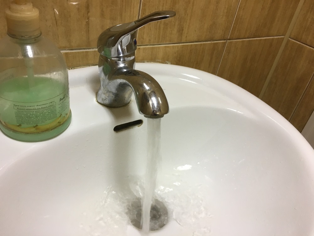 Как сообщил агентству «Урал-пресс-информ» один из местных жителей, воду нормальной температуры в 