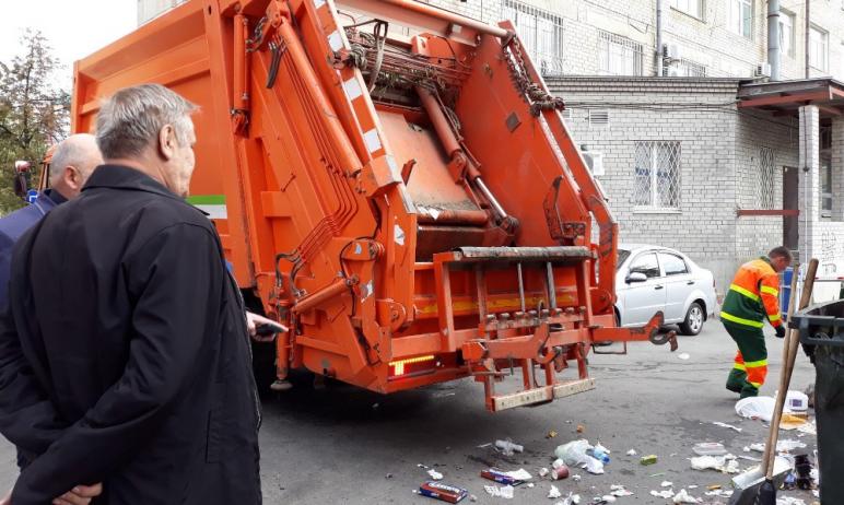 В Челябинске перевозчики мусора не готовы предоставлять отдельные мусоровозы, чтобы вывозить плас