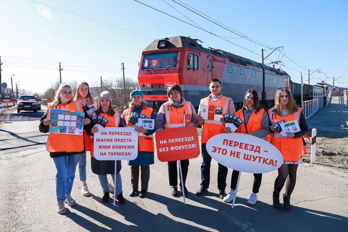 Челябинские железнодорожники напомнили автомобилистам правила пересечения  железнодорожных переездов | 05.04.2023 | Челябинск - БезФормата