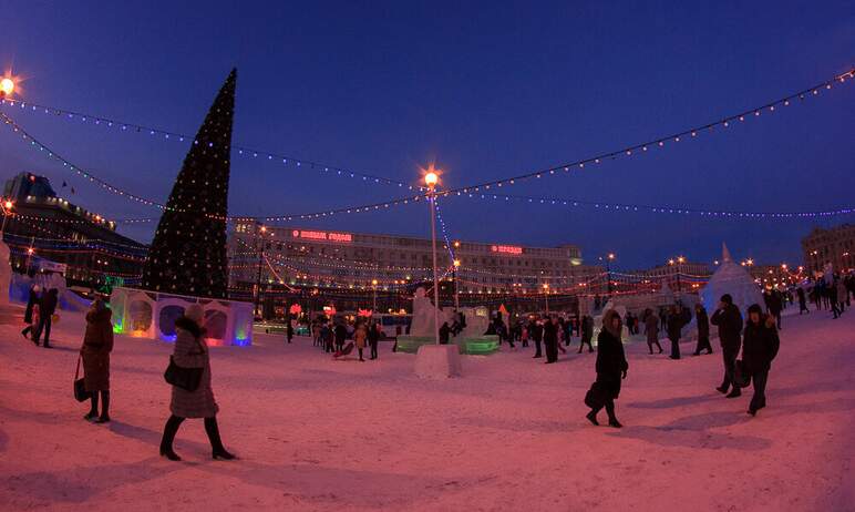 Главный новогодний городок Челябинска, на площади Революции, откроется в понедельник, 27-го декаб
