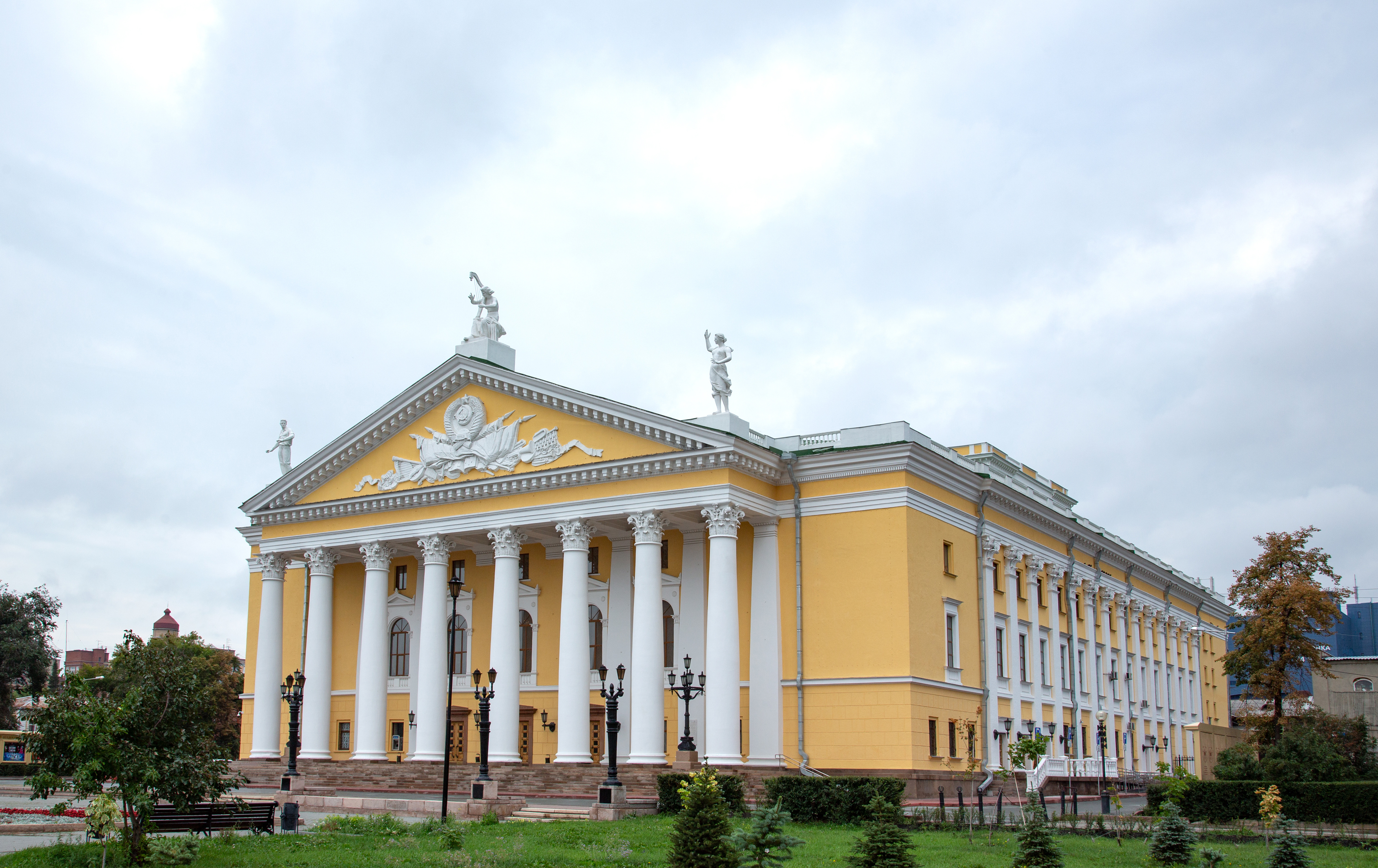 театры города челябинск