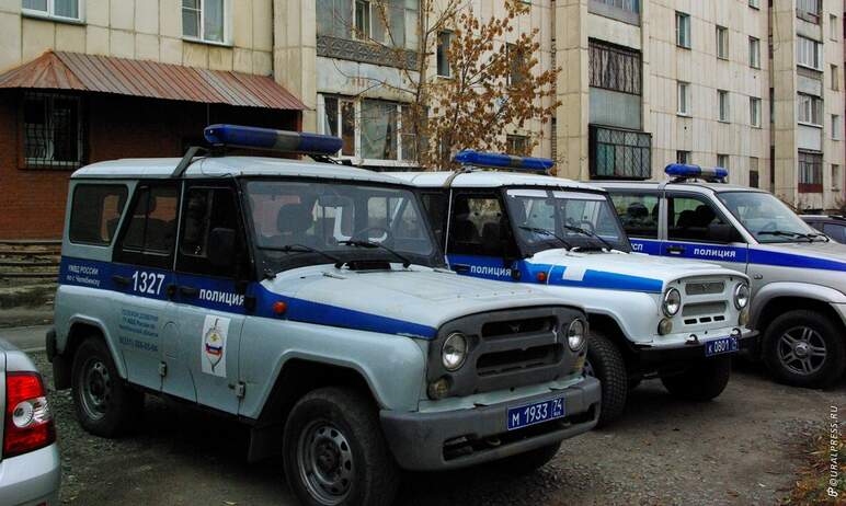 Сотрудники полиции Челябинска по подозрению в незаконном обороте наркотиков задержали тринадцать 