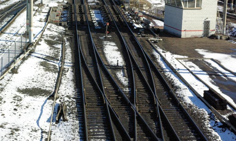 В четверг, 18 марта, на железнодорожном переезде рядом с Чурилово (Челябинск) грузовой поезд прот