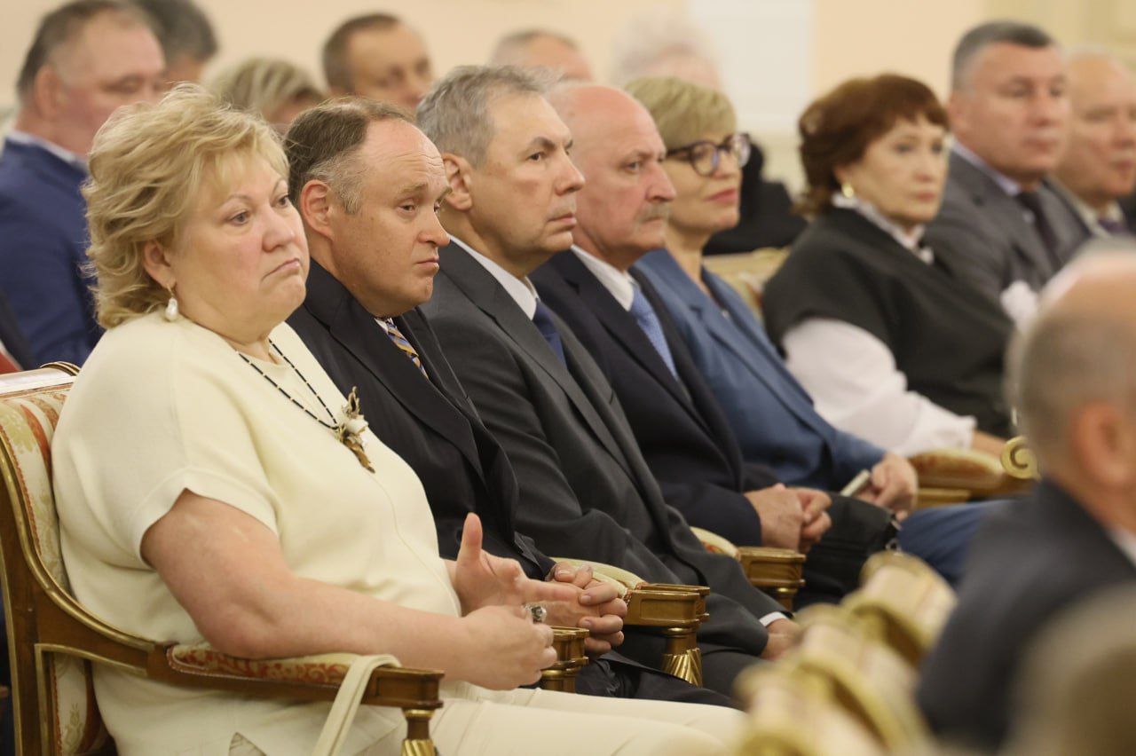 Боялған шаштары бар порно емізік