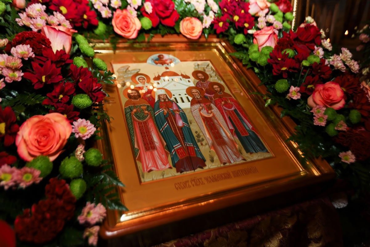 Огромные очереди выстроились к ковчегу с частью мощей блаженной Матроны Московской в Челябинске
