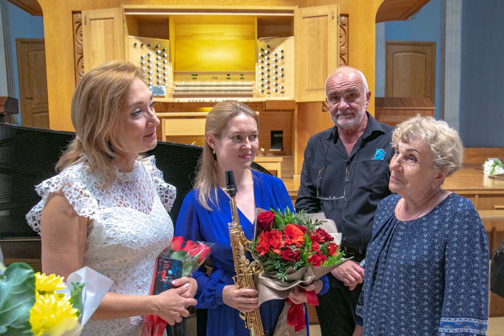Любовь Родионова (справа), Владимир Саломатин, Татьяна Зайцева и ведущая вечера Наталья Риккер