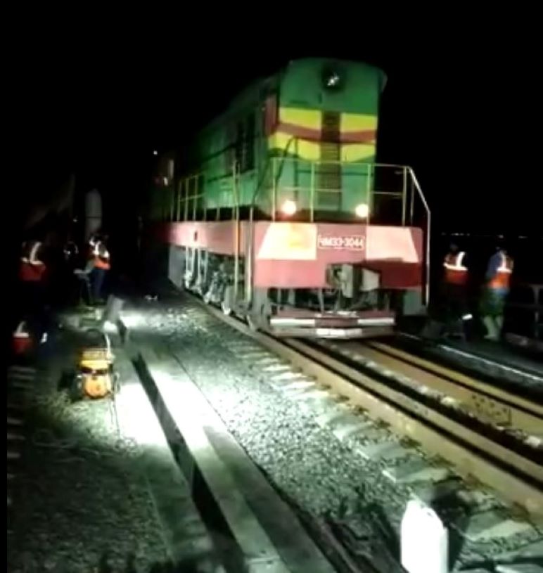 На Крымском мосту запущено движение автомобилей по двум полосам, движение поездов идет по графику