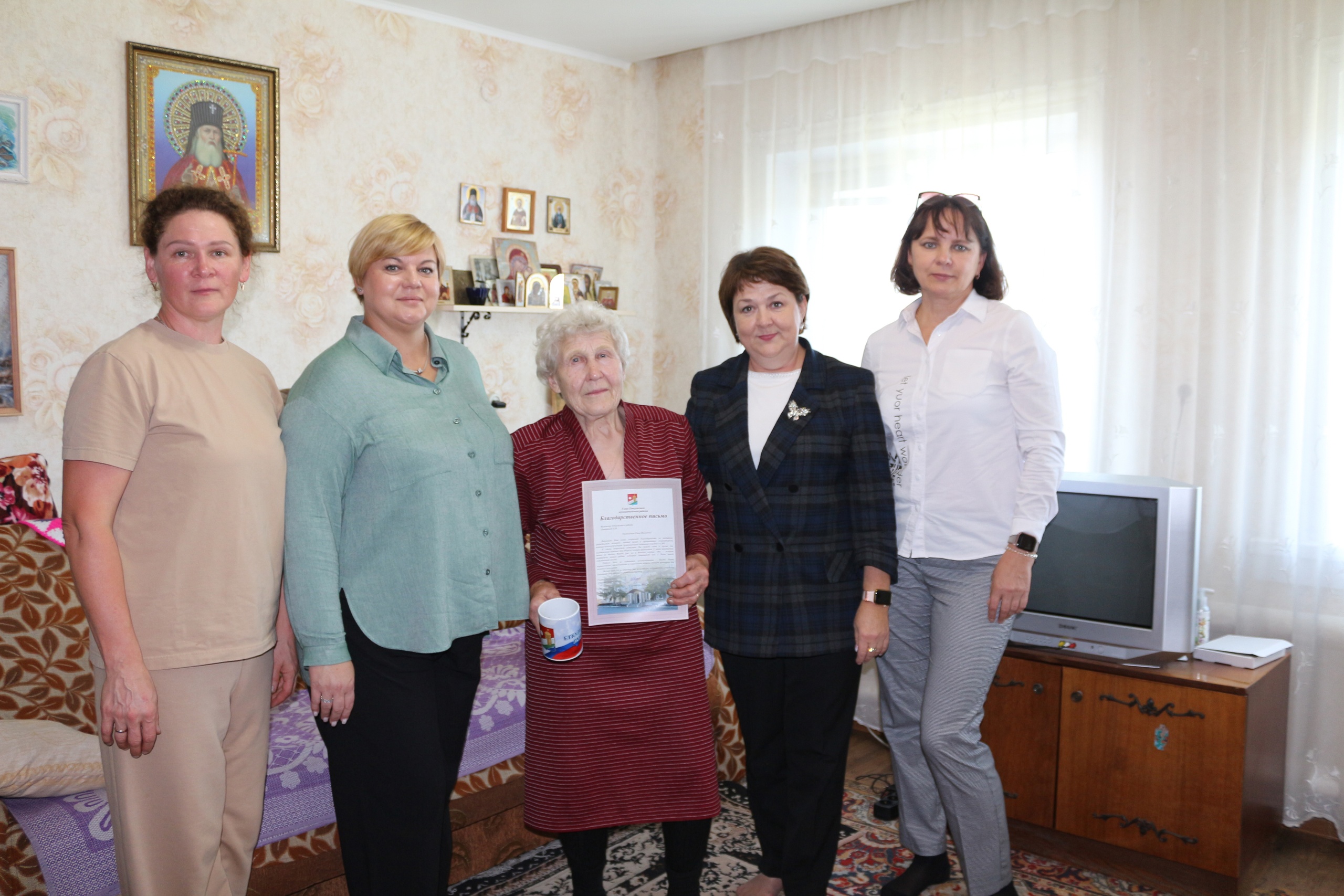 Слева направо: Юлия Эсик, Лилия Чуканова, Нина Ивановна Панарина, Галина Ямгурова, Екатерина Денисова