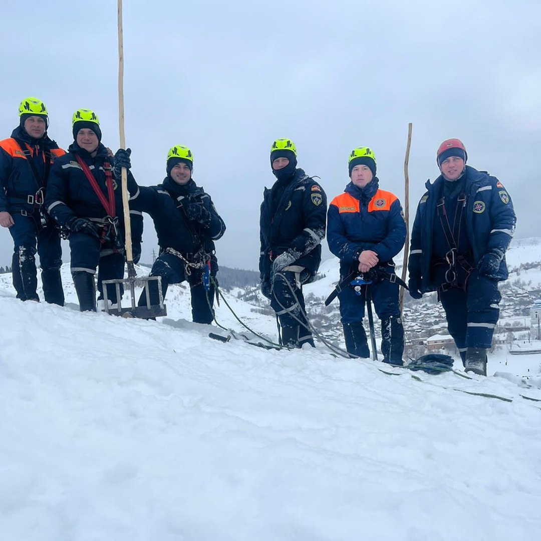 Спасатели ликвидируют угрозу схода лавин в Миньяре и Усть-Катаве