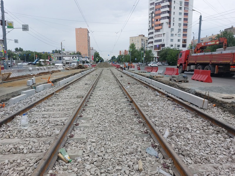 В Челябинске капремонт участков трамвайных путей на четырех улицах вышел на новые этапы