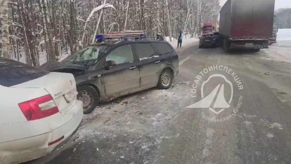 Шесть автомобилей столкнулись на М-5 в Челябинской области (ВИДЕО) >>  Хроника дня >> Городской портал Челябинска: новости, погода, афиша, работа,  объявления