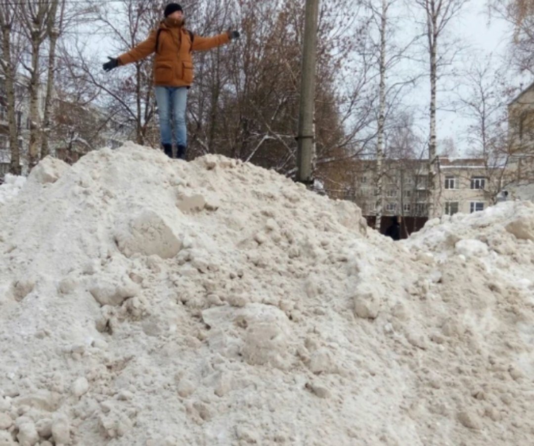 Снежные рекорды на Южном Урале усугубили дорожные и коммунальные проблемы