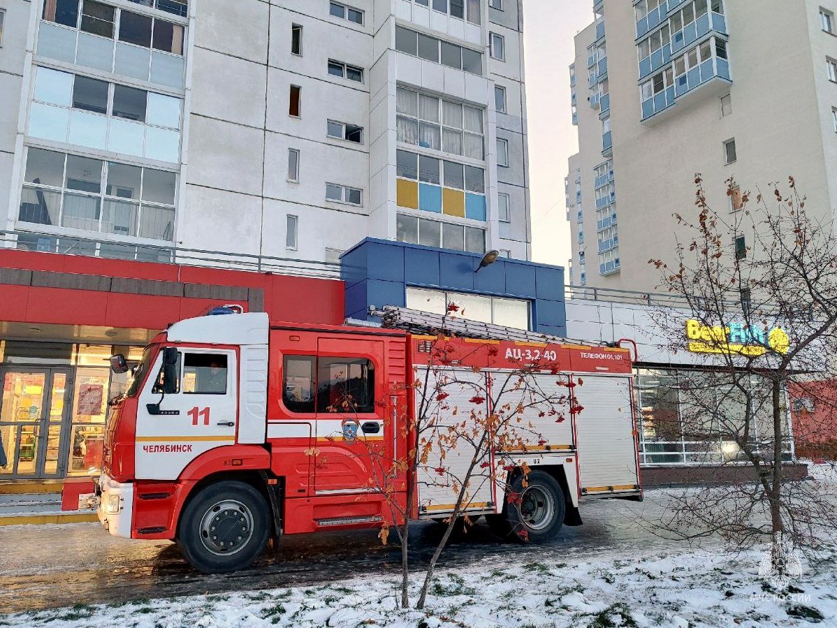На Краснопольском проспекте в Челябинске сгорела квартира-студия