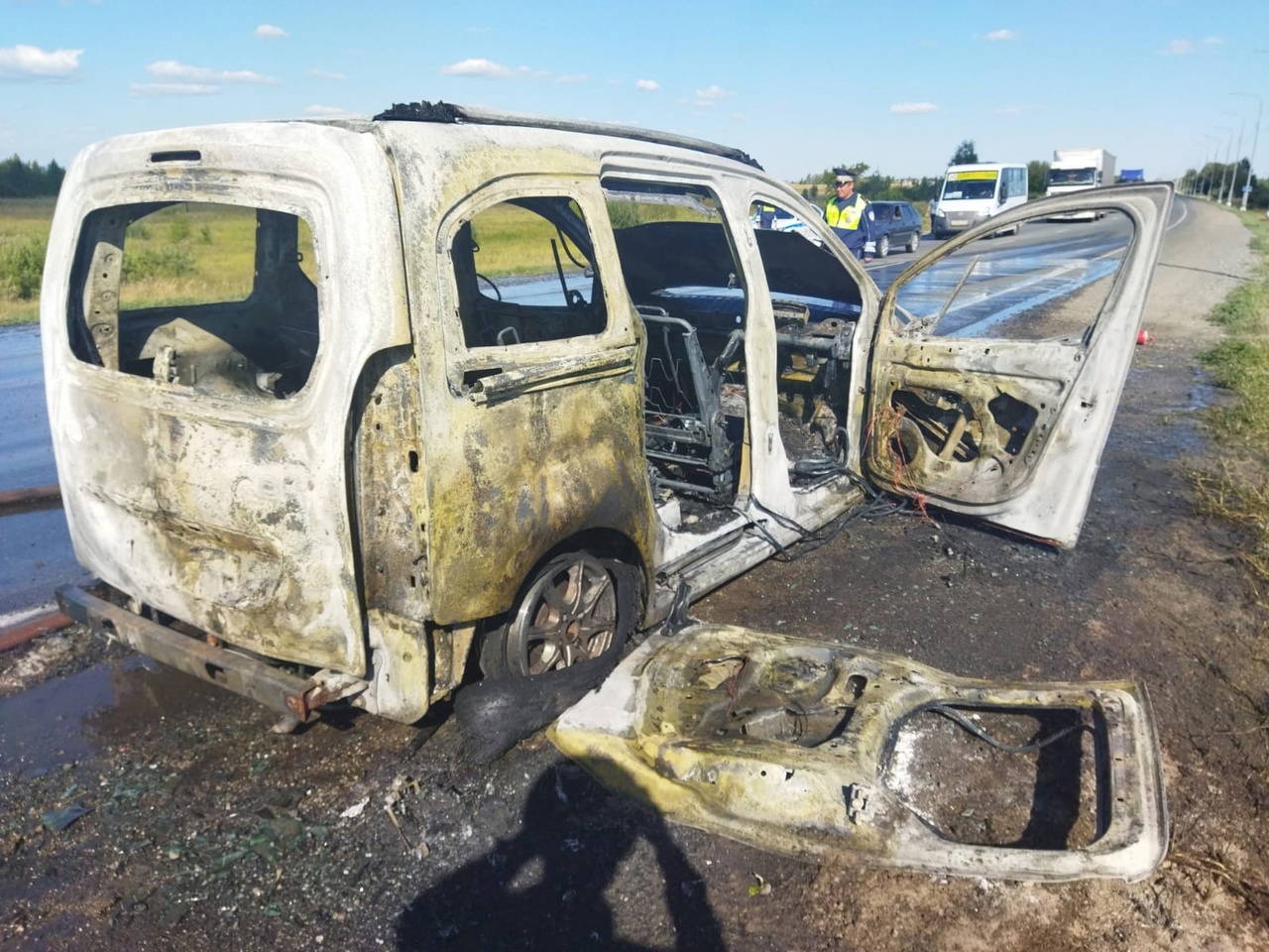 На автодороге Челябинск-Новосибирск загорелся автомобиль
