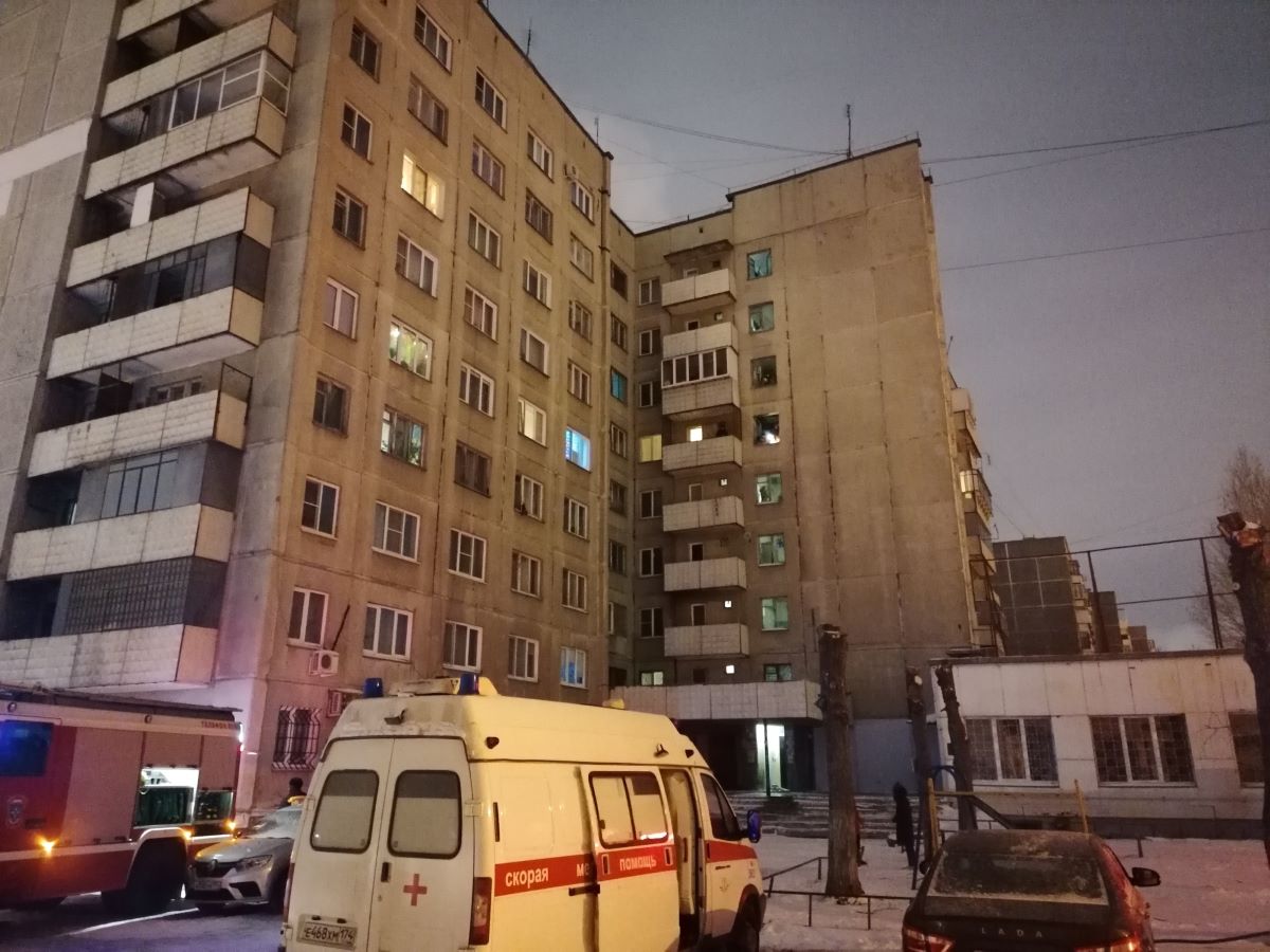 В центре Челябинска жильцов многоэтажки эвакуировали из-за ночного пожара