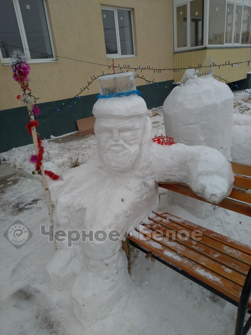 На Ангаре в Иркутске появилось 35 снежных скульптур