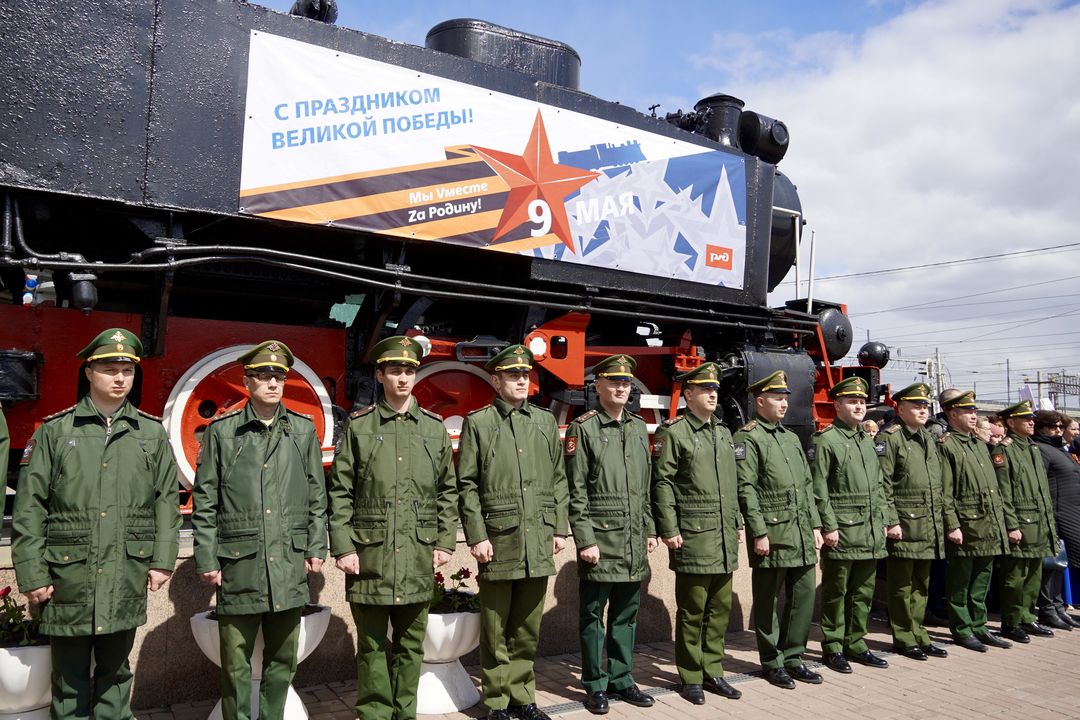 «Поезд Победы» торжественно встретили в Челябинске