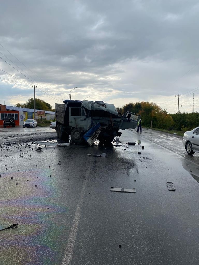 В Аргаяшском районе столкнулись два гиганта на колесах, водитель «КАМАЗа» погиб