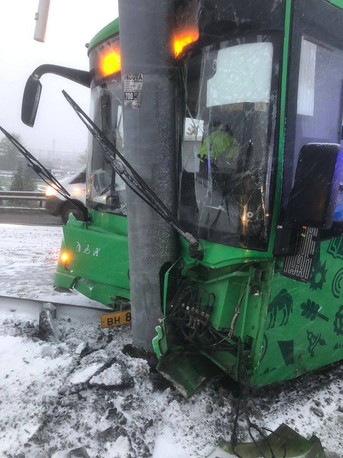 В Челябинске на мосту в ДТП попал пассажирский автобус, число пострадавших  уточняется | Урал-пресс-информ