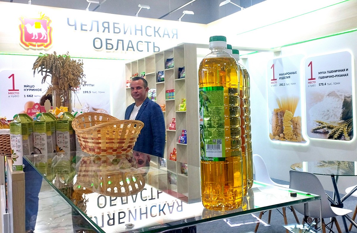 Сыр, мёд, колбасы и рыба - целый супермаркет с дегустацией привезли на выставку в Челябинск