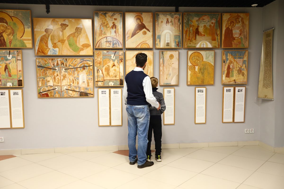Впервые южноуральцам представили работы иконописца Дионисия