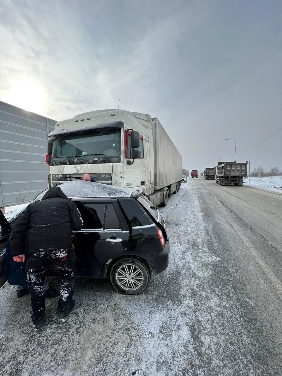 На М-5 в Челябинской области при столкновении с грузовиком погибла пассажир  легковушки | Урал-пресс-информ