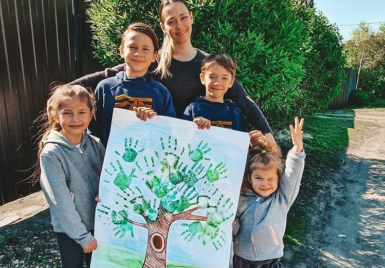 Нарисуй дерево и посади его в Бресте: участников акции «Сад памяти» ждет путешествие в Беларусь