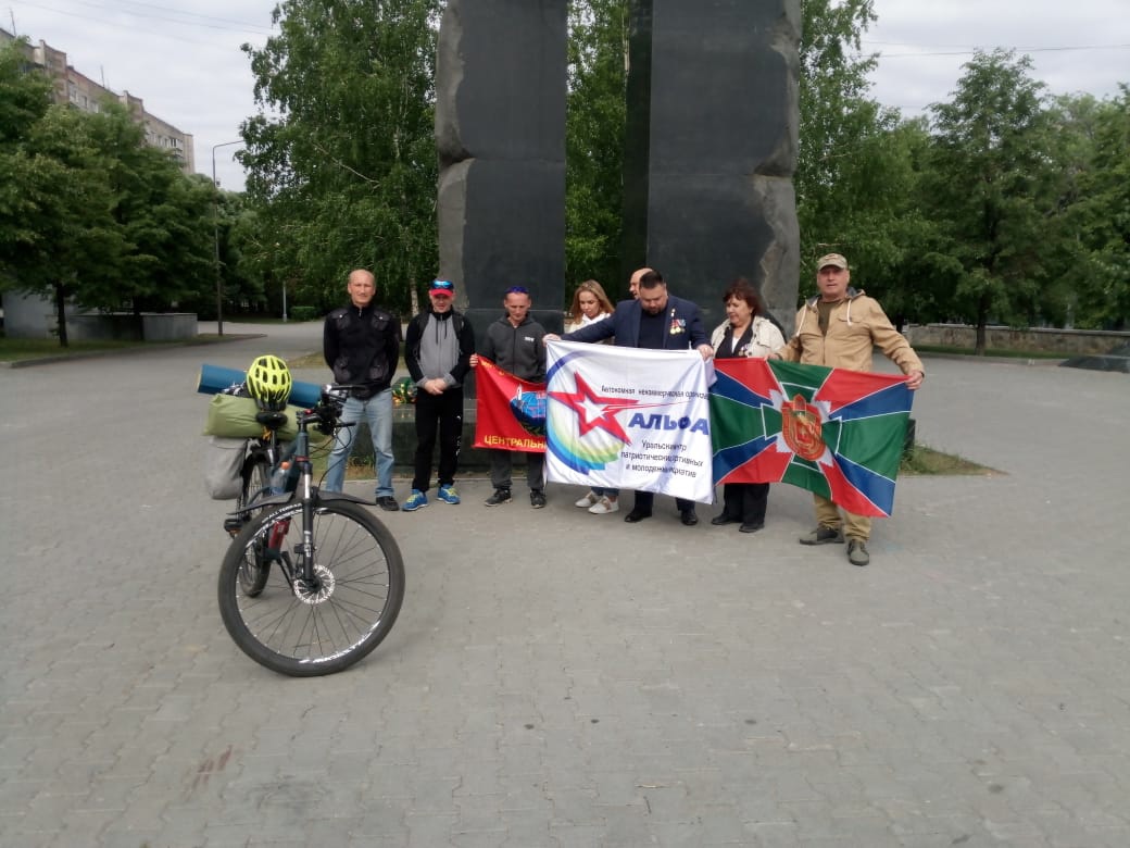 Три тысячи километров на двух колесах: житель Челябинска отправился в Севастополь на велосипеде