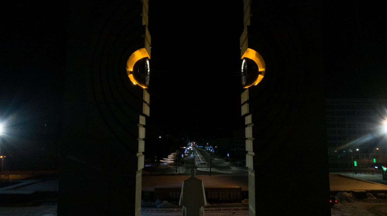Челябинцам пришлась по душе архитектурно-художественная подсветка памятника Курчатову