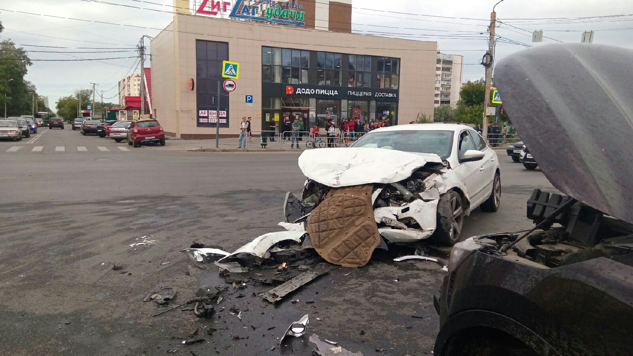 В Челябинске в ДТП с пятью автомобилями погибла девушка | Урал-пресс-информ